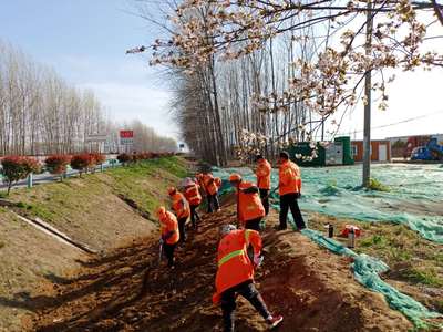 源匯區公路養護中心 整修路肩美化路容，推進綠化工程提升出行環境